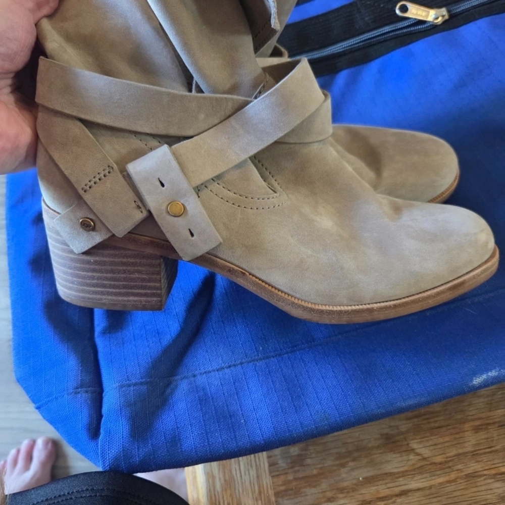 UGG Elegant Tan Ankle Boots for Women